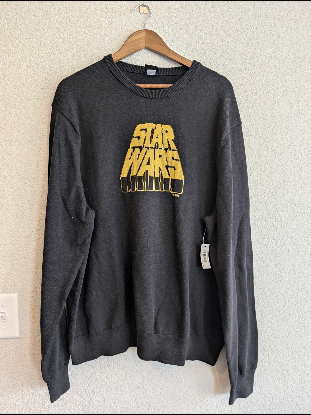 NWT Sz L Black Crewneck Sweater with Yellow Star Wars Scifi Logo Unisex